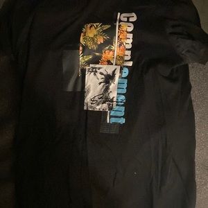 I’m selling a black shirt and it size medium and it a man shirt